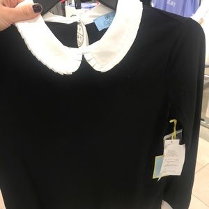 Cute blouse with white collar